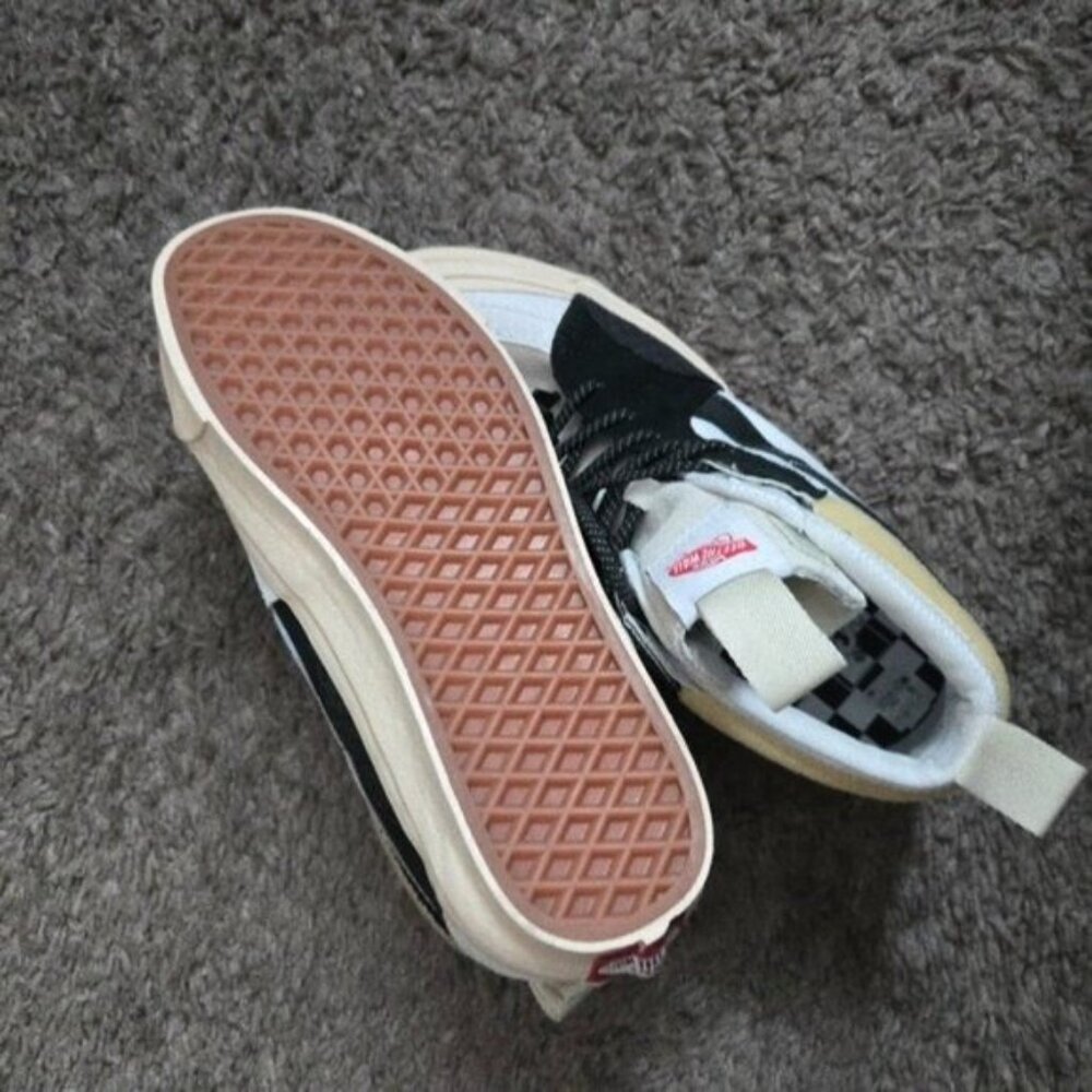 Vans ABC. Sk8 Hi EXT Women Size 8 Mismatched Black And White 012026 - Picture 7 of 11